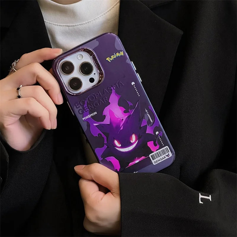 A person holds a smartphone with a dark purple, anti-scratch Vibrant Plating Pokemon Case for iPhone, featuring the Pokémon character Gengar and the text "Ectoplasma Gengar.